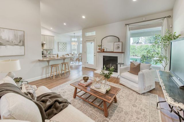 1086 E Olympic Drive, Fresno, CA 93730