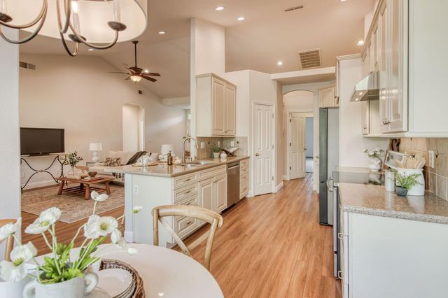 1086 E Olympic Drive, Fresno, CA 93730