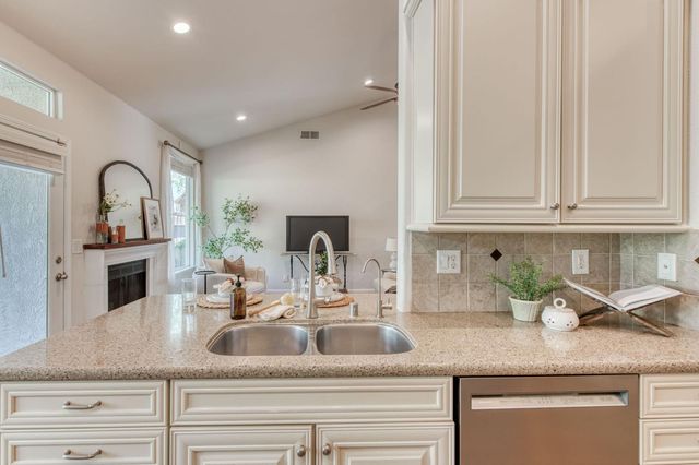 1086 E Olympic Drive, Fresno, CA 93730