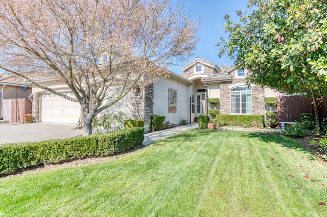 1086 E Olympic Drive, Fresno, CA 93730