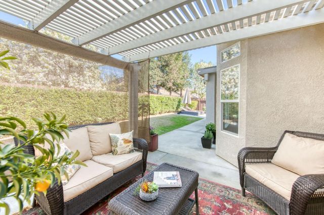 1086 E Olympic Drive, Fresno, CA 93730