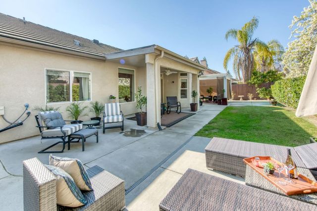 1086 E Olympic Drive, Fresno, CA 93730