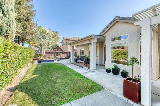 1086 E Olympic Drive, Fresno, CA 93730