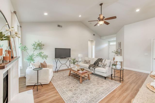 1086 E Olympic Drive, Fresno, CA 93730