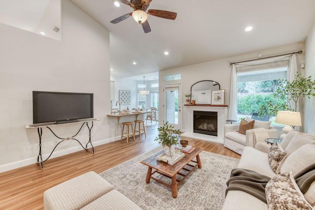 1086 E Olympic Drive, Fresno, CA 93730