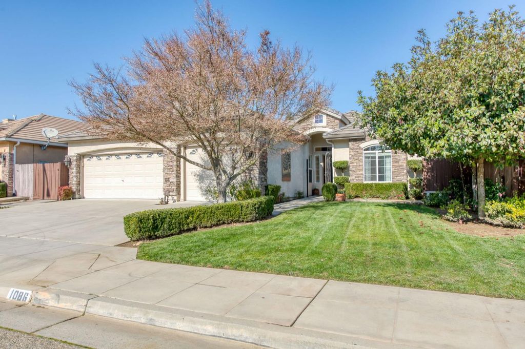 1086 E Olympic Drive, Fresno, CA 93730