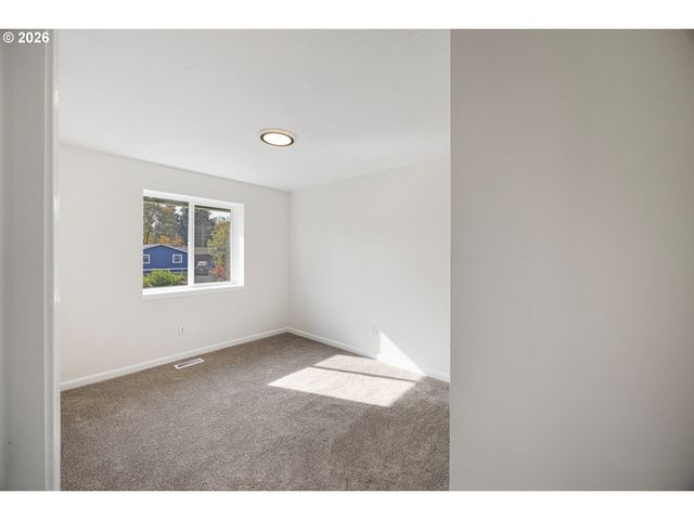 5017 Ne EMERSON Ct, Portland, OR 97218