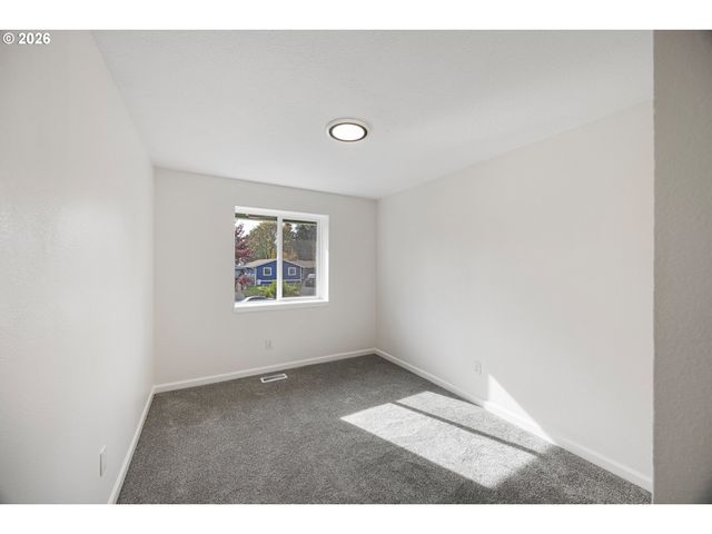 5017 Ne EMERSON Ct, Portland, OR 97218