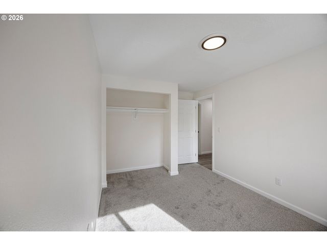 5017 Ne EMERSON Ct, Portland, OR 97218