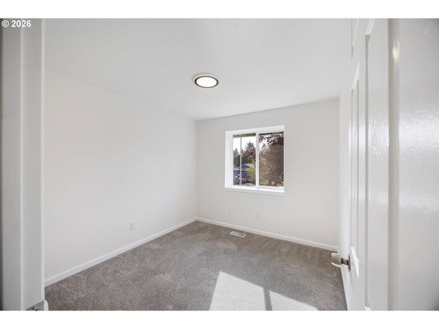5017 Ne EMERSON Ct, Portland, OR 97218