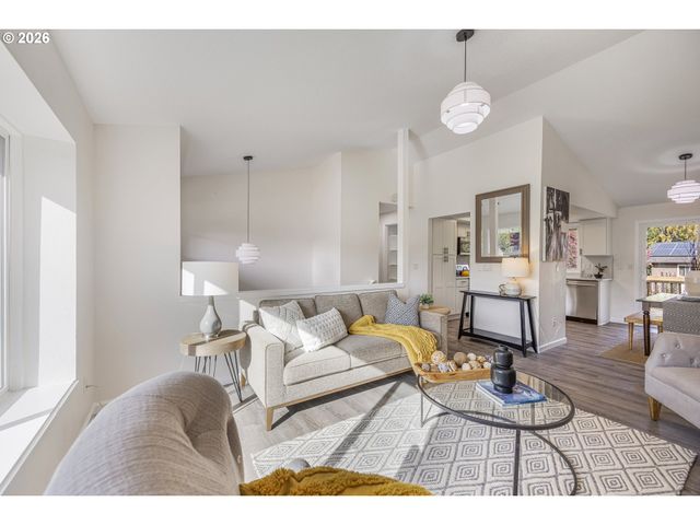 5017 Ne EMERSON Ct, Portland, OR 97218