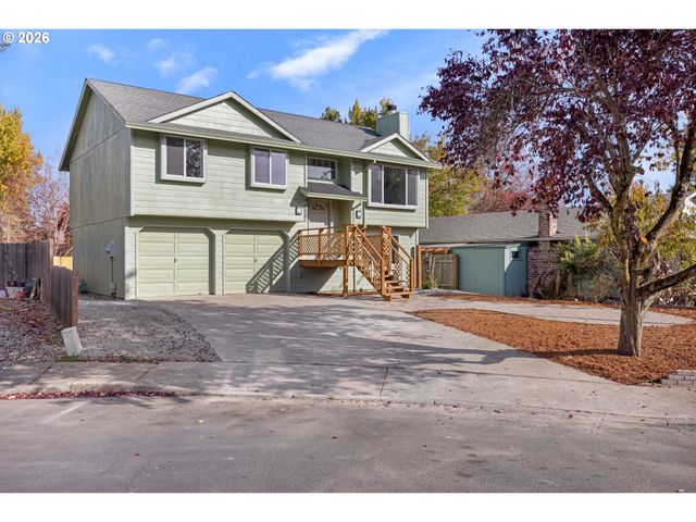 5017 Ne EMERSON Ct, Portland, OR 97218