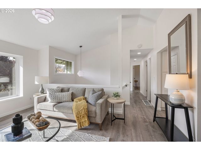 5017 Ne EMERSON Ct, Portland, OR 97218
