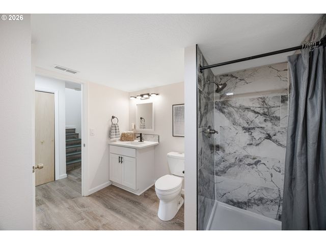 5017 Ne EMERSON Ct, Portland, OR 97218