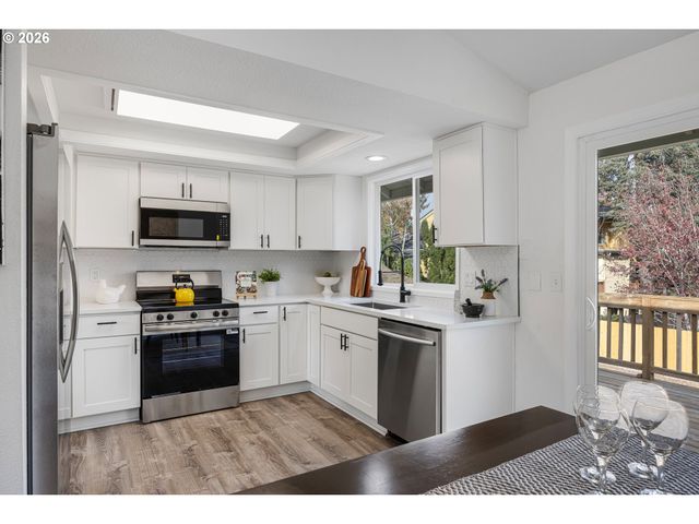 5017 Ne EMERSON Ct, Portland, OR 97218
