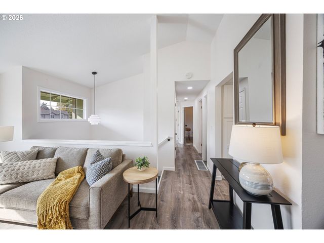 5017 Ne EMERSON Ct, Portland, OR 97218