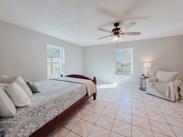 812 W 11th Avenue, Corsicana, TX 75110