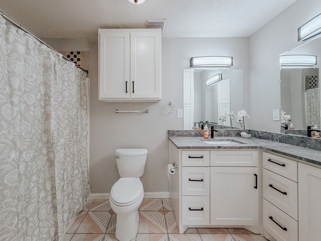 812 W 11th Avenue, Corsicana, TX 75110