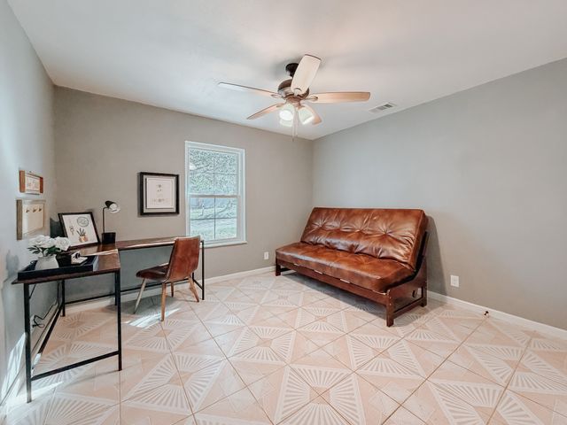 812 W 11th Avenue, Corsicana, TX 75110