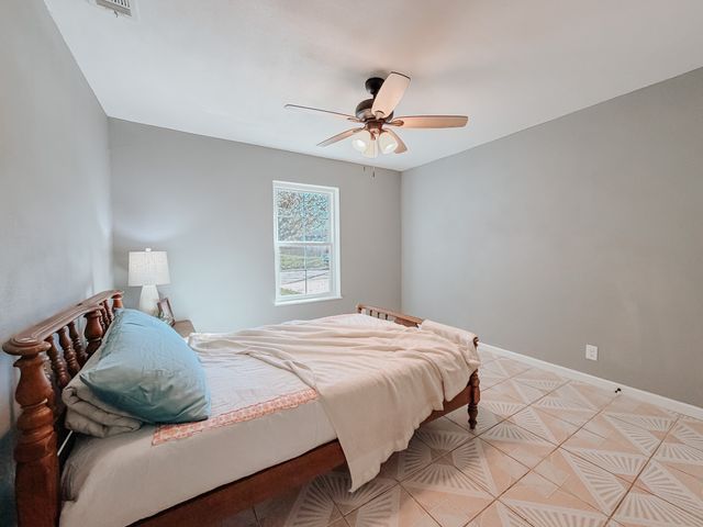 812 W 11th Avenue, Corsicana, TX 75110