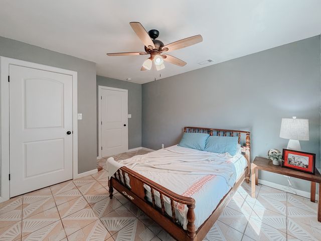 812 W 11th Avenue, Corsicana, TX 75110