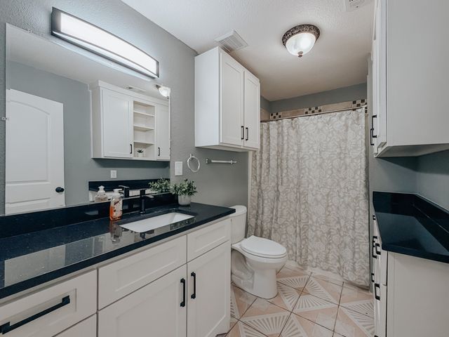 812 W 11th Avenue, Corsicana, TX 75110