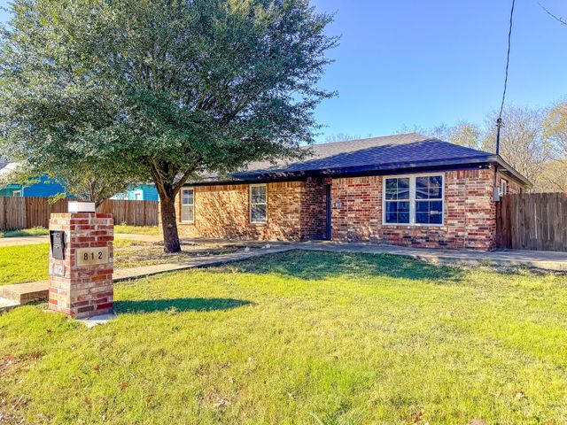 812 W 11th Avenue, Corsicana, TX 75110