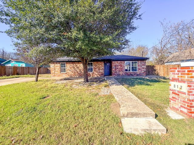 812 W 11th Avenue, Corsicana, TX 75110
