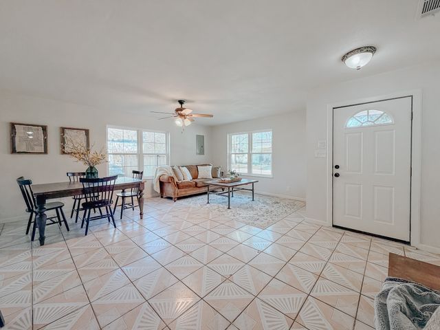 812 W 11th Avenue, Corsicana, TX 75110