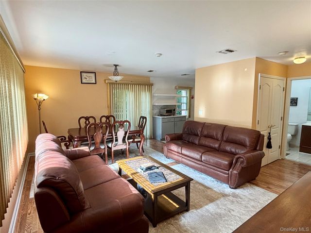 23 Klint Court, Nanuet, NY 10954
