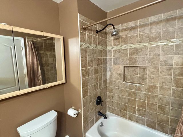 23 Klint Court, Nanuet, NY 10954