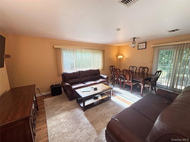 23 Klint Court, Nanuet, NY 10954