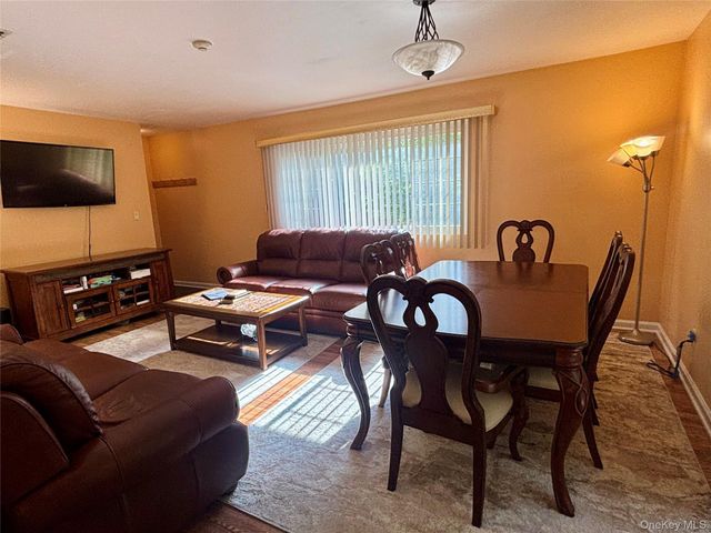 23 Klint Court, Nanuet, NY 10954