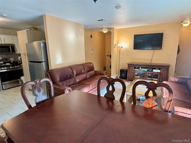 23 Klint Court, Nanuet, NY 10954