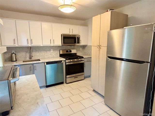 23 Klint Court, Nanuet, NY 10954