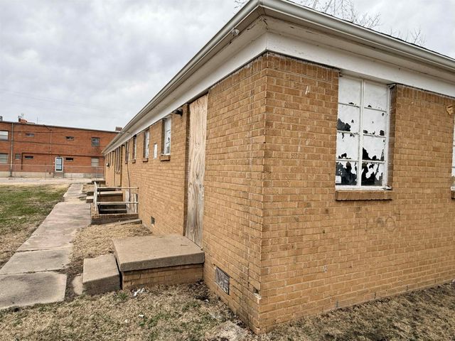 535 S Hunter St, Wichita, KS 67207