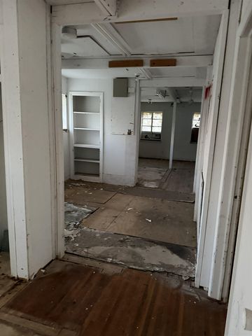 535 S Hunter St, Wichita, KS 67207