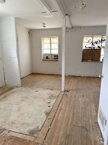 535 S Hunter St, Wichita, KS 67207