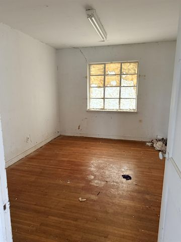 535 S Hunter St, Wichita, KS 67207