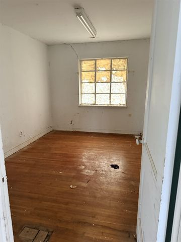 535 S Hunter St, Wichita, KS 67207