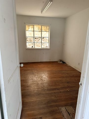 535 S Hunter St, Wichita, KS 67207