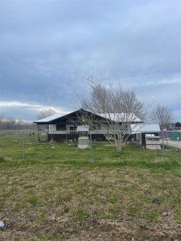 1074 County Road 142, Kaufman, TX 75142