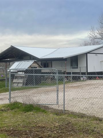 1074 County Road 142, Kaufman, TX 75142