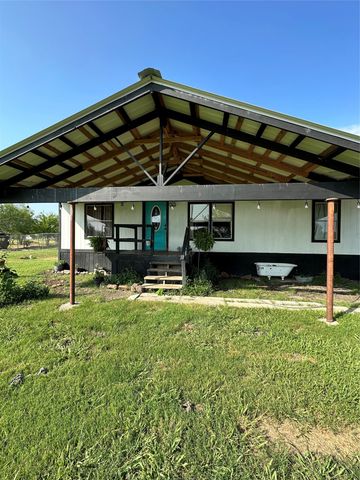 1074 County Road 142, Kaufman, TX 75142