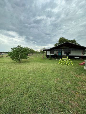 1074 County Road 142, Kaufman, TX 75142