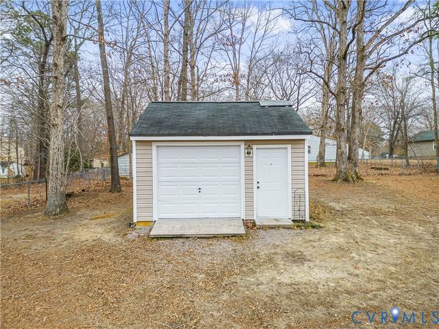 3735 W Autumn Dr, Dinwiddie, VA 23803