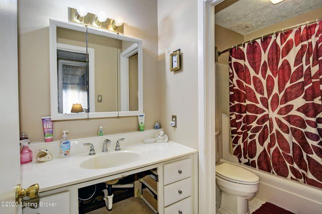 1935 Gardiner Ln APT E70, Louisville, KY 40205