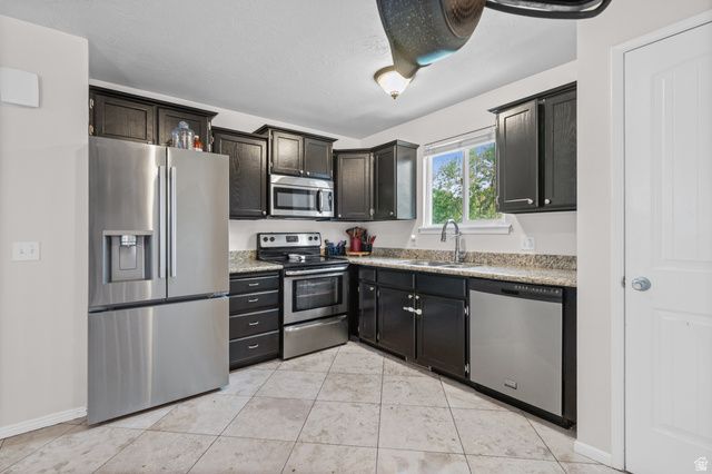 3041 S ROUNDTABLE RD, West Valley City, UT 84120