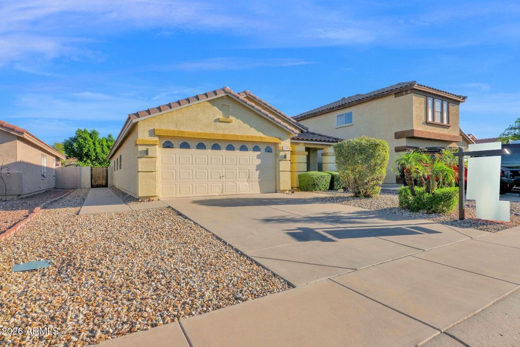 1074 E ARABIAN Drive, Gilbert, AZ 85296 — exterior