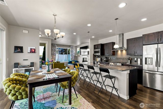 831 SW 96th Place, Seattle, WA 98106